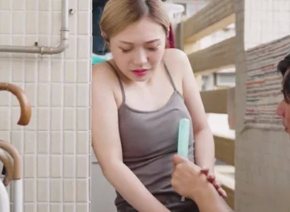 Người vợ trẻ giúp em dâu có con