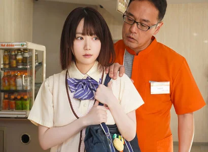 Anh chàng quản lý bắt gặp em gái ăn cắp vặt trong cửa hàng